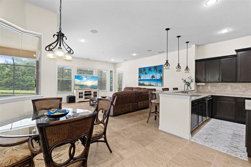 Под контрактом: $899,900 (4 спален, 3 ванн, 3120 Квадратных фут)