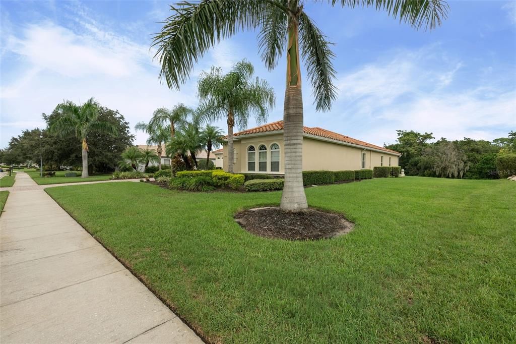 Под контрактом: $899,900 (4 спален, 3 ванн, 3120 Квадратных фут)