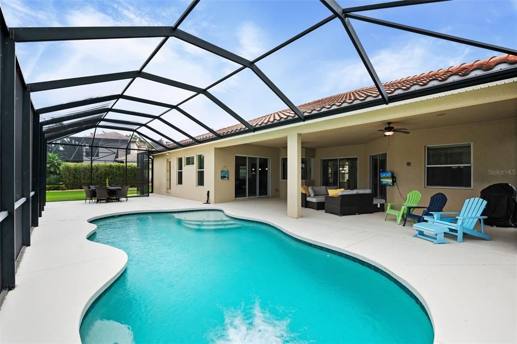 Под контрактом: $899,900 (4 спален, 3 ванн, 3120 Квадратных фут)