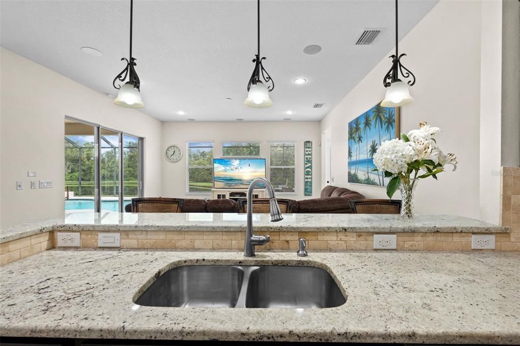 Под контрактом: $899,900 (4 спален, 3 ванн, 3120 Квадратных фут)