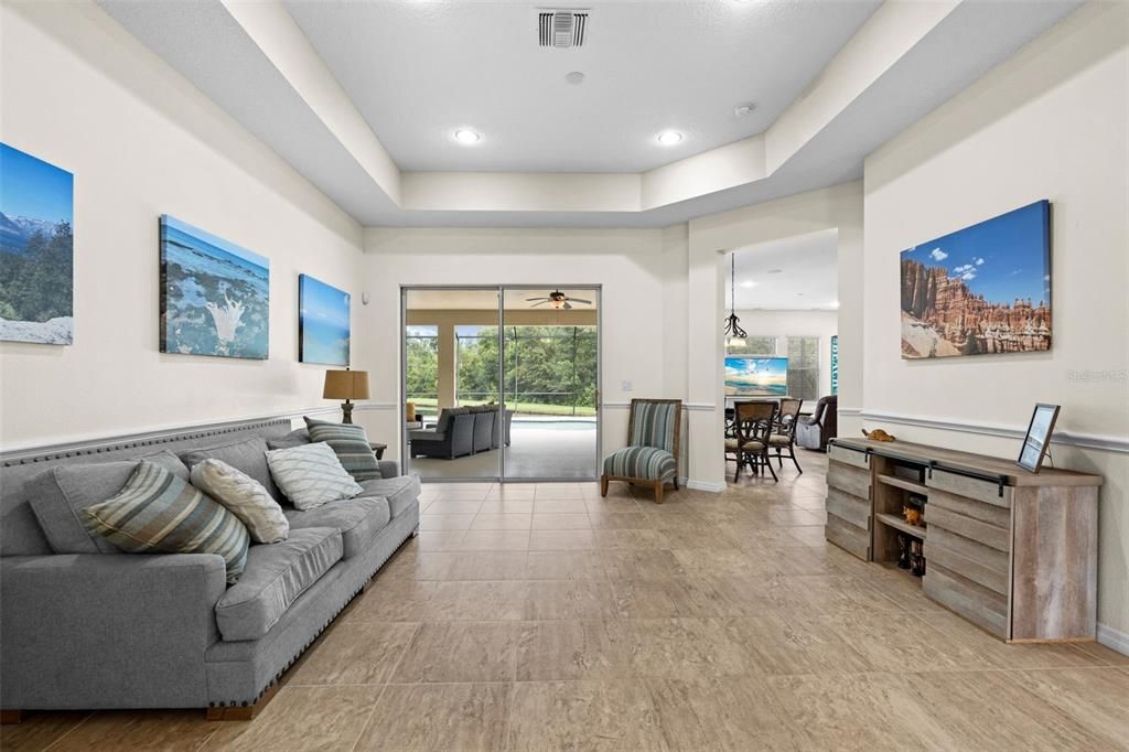 Под контрактом: $899,900 (4 спален, 3 ванн, 3120 Квадратных фут)