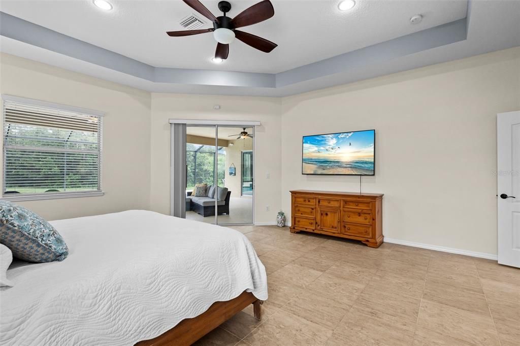 Под контрактом: $899,900 (4 спален, 3 ванн, 3120 Квадратных фут)