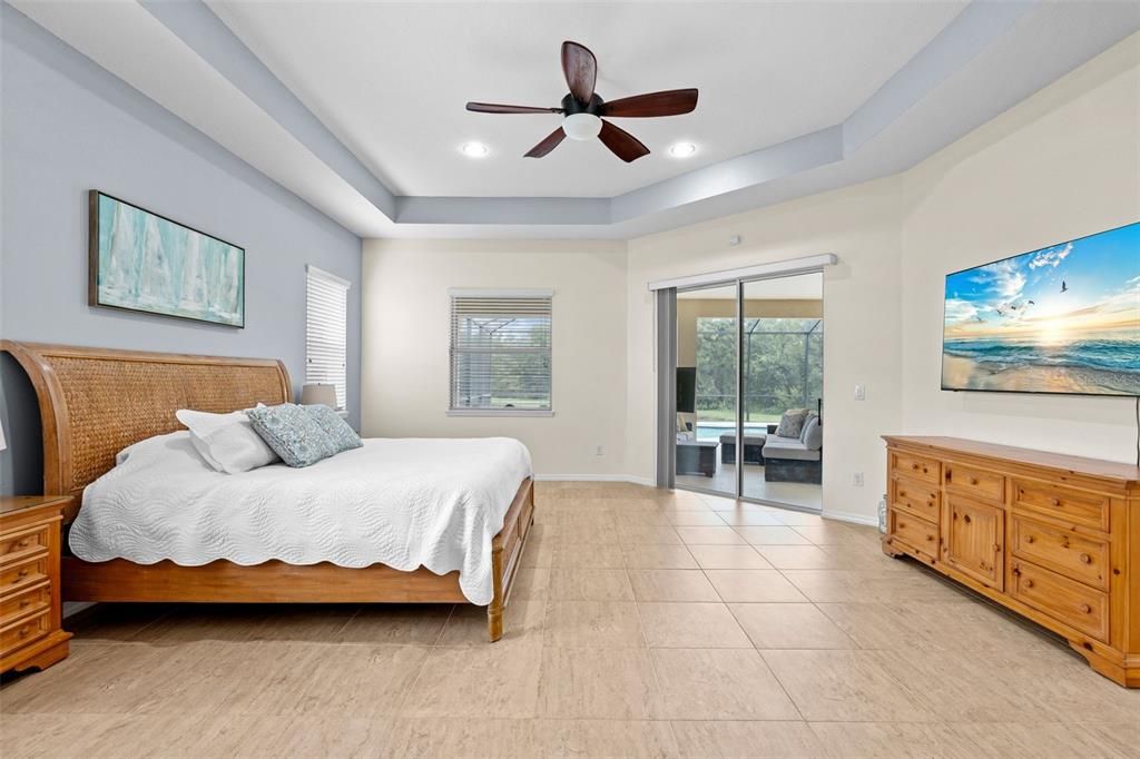 Под контрактом: $899,900 (4 спален, 3 ванн, 3120 Квадратных фут)