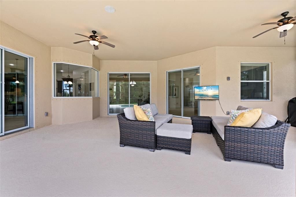 Под контрактом: $899,900 (4 спален, 3 ванн, 3120 Квадратных фут)