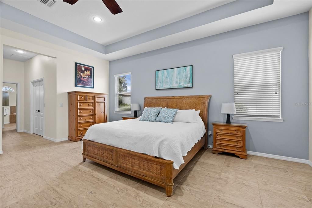 Под контрактом: $899,900 (4 спален, 3 ванн, 3120 Квадратных фут)