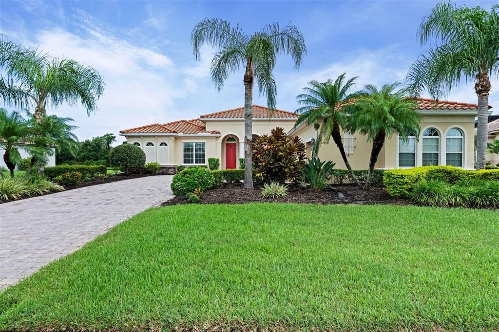 Под контрактом: $899,900 (4 спален, 3 ванн, 3120 Квадратных фут)