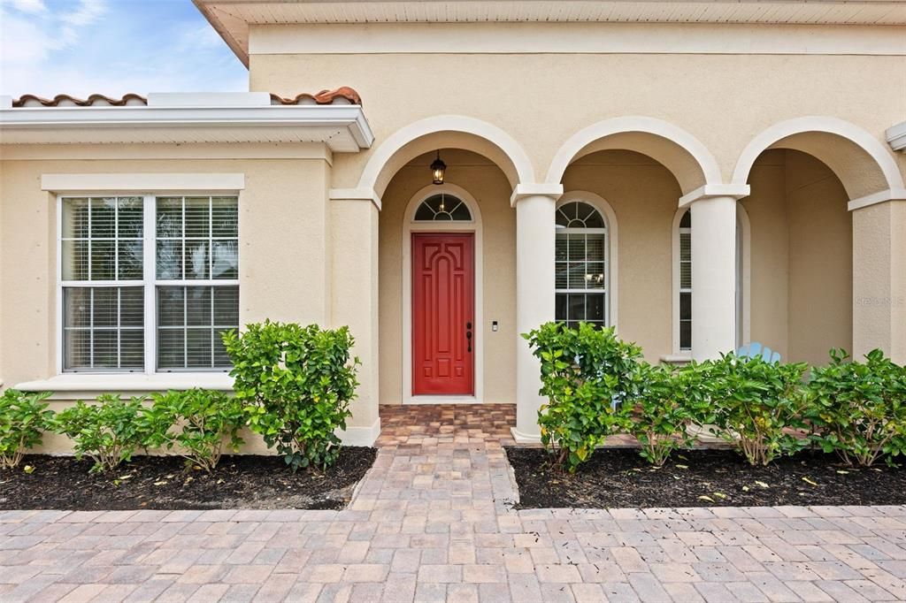 Под контрактом: $899,900 (4 спален, 3 ванн, 3120 Квадратных фут)