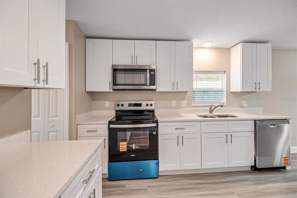 For Sale: $299,000 (3 beds, 2 baths, 1512 Square Feet)