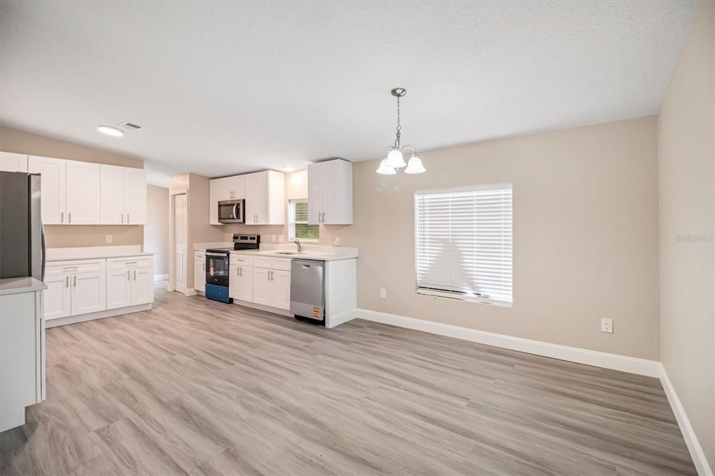 For Sale: $299,000 (3 beds, 2 baths, 1512 Square Feet)