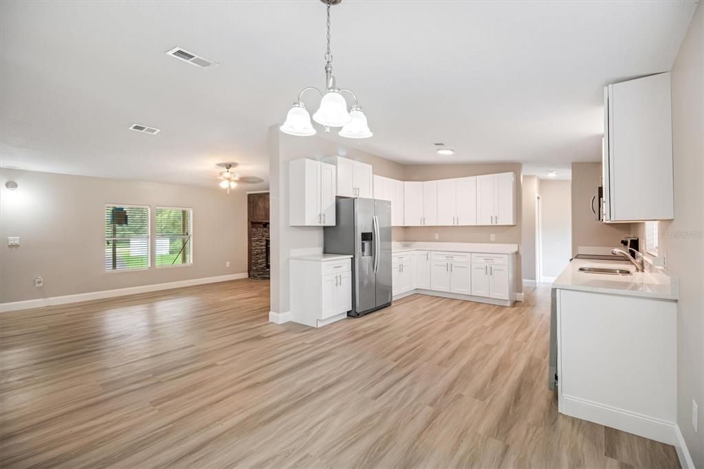 For Sale: $299,000 (3 beds, 2 baths, 1512 Square Feet)