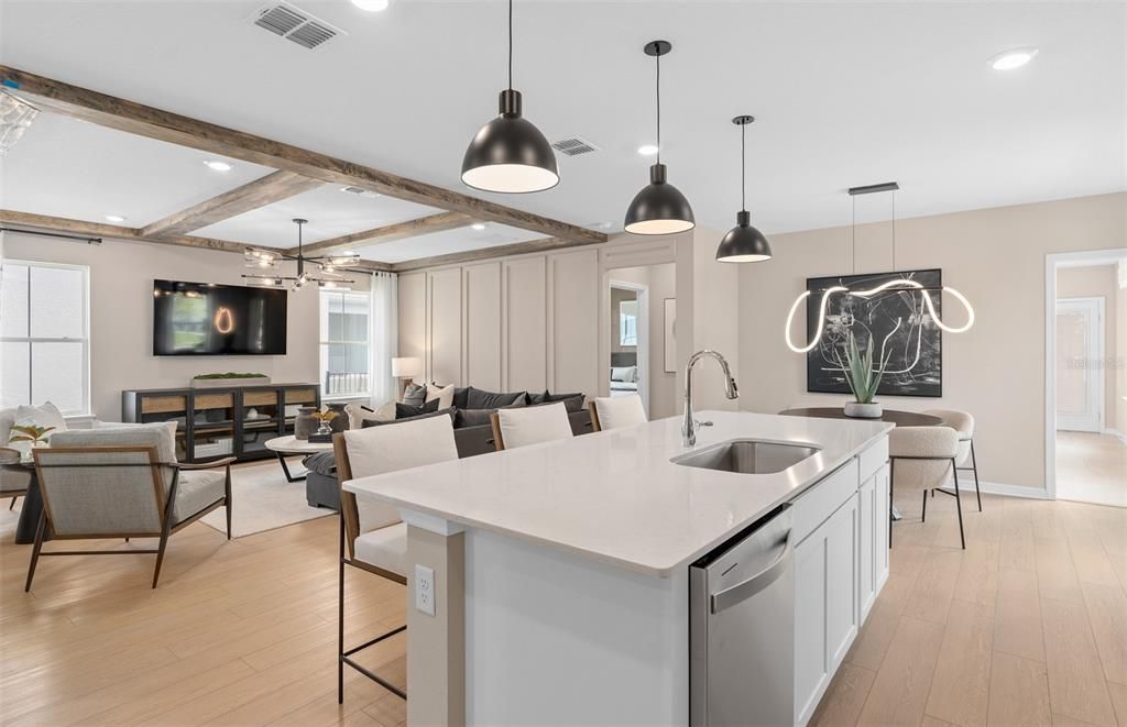 合同活跃: $385,790 (4 贝兹, 2 浴室, 1715 平方英尺)