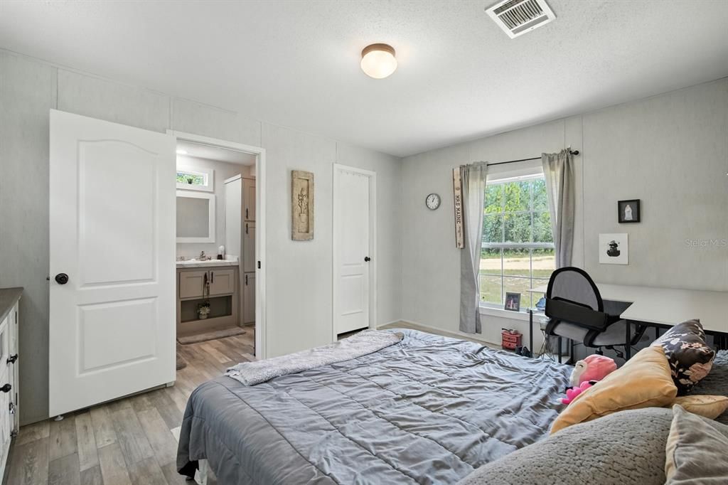 待售: $155,000 (2 贝兹, 2 浴室, 900 平方英尺)