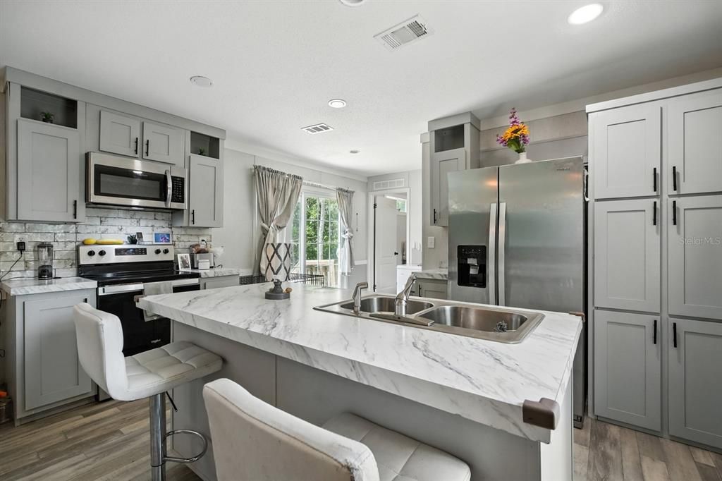 待售: $155,000 (2 贝兹, 2 浴室, 900 平方英尺)