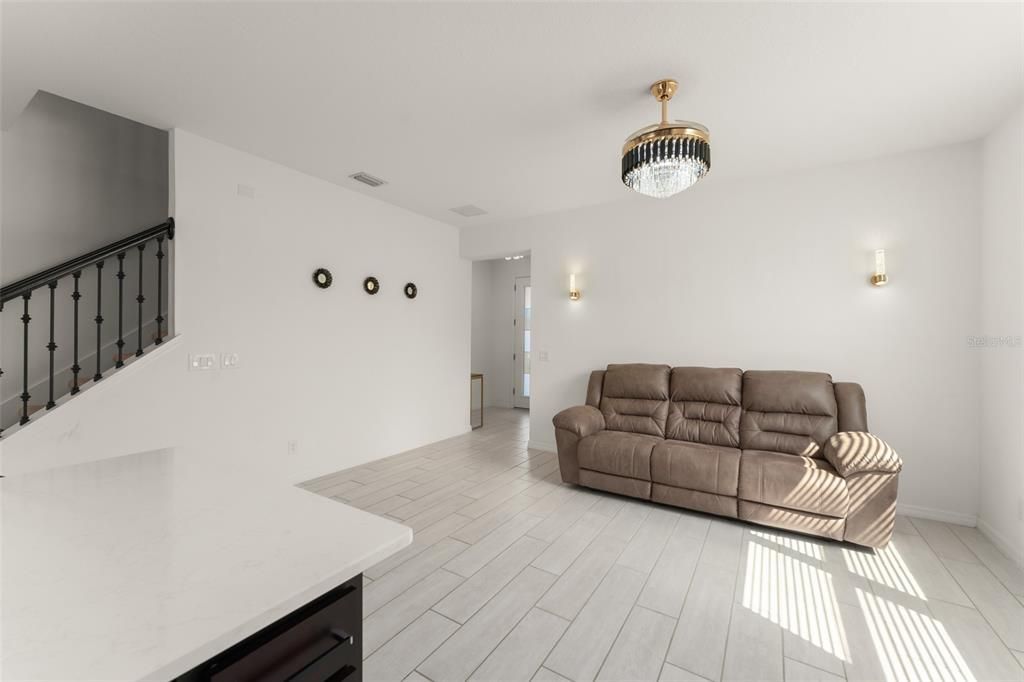 合同活跃: $579,000 (5 贝兹, 3 浴室, 3198 平方英尺)