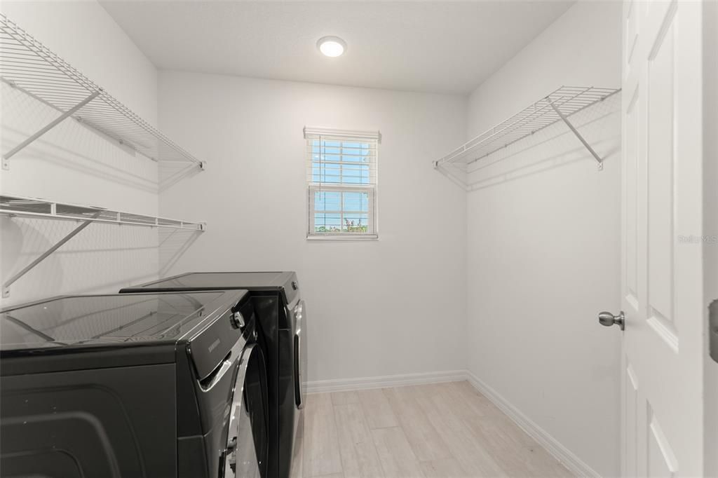 合同活跃: $579,000 (5 贝兹, 3 浴室, 3198 平方英尺)