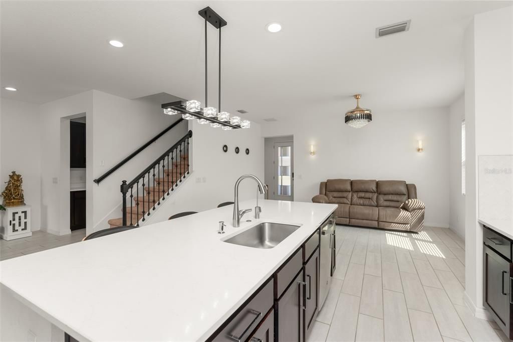 合同活跃: $579,000 (5 贝兹, 3 浴室, 3198 平方英尺)