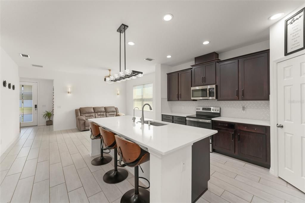 合同活跃: $579,000 (5 贝兹, 3 浴室, 3198 平方英尺)