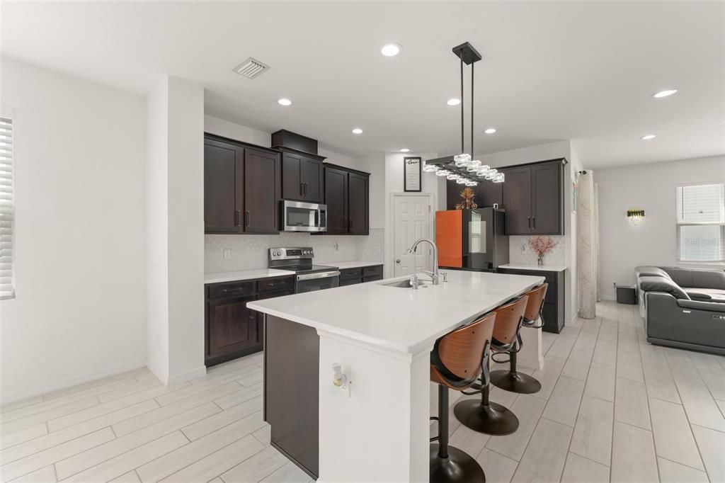 合同活跃: $579,000 (5 贝兹, 3 浴室, 3198 平方英尺)