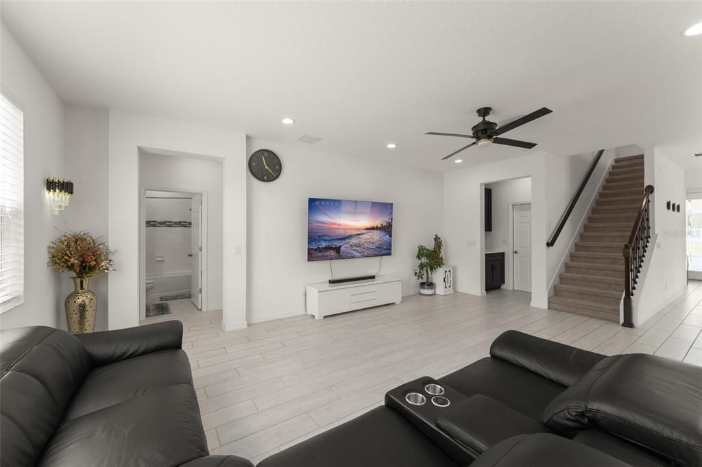 合同活跃: $579,000 (5 贝兹, 3 浴室, 3198 平方英尺)