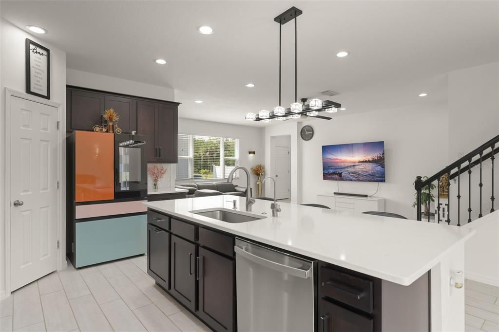 合同活跃: $579,000 (5 贝兹, 3 浴室, 3198 平方英尺)