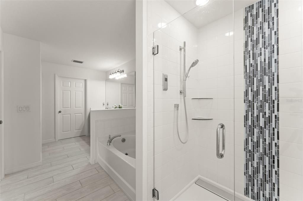 合同活跃: $579,000 (5 贝兹, 3 浴室, 3198 平方英尺)