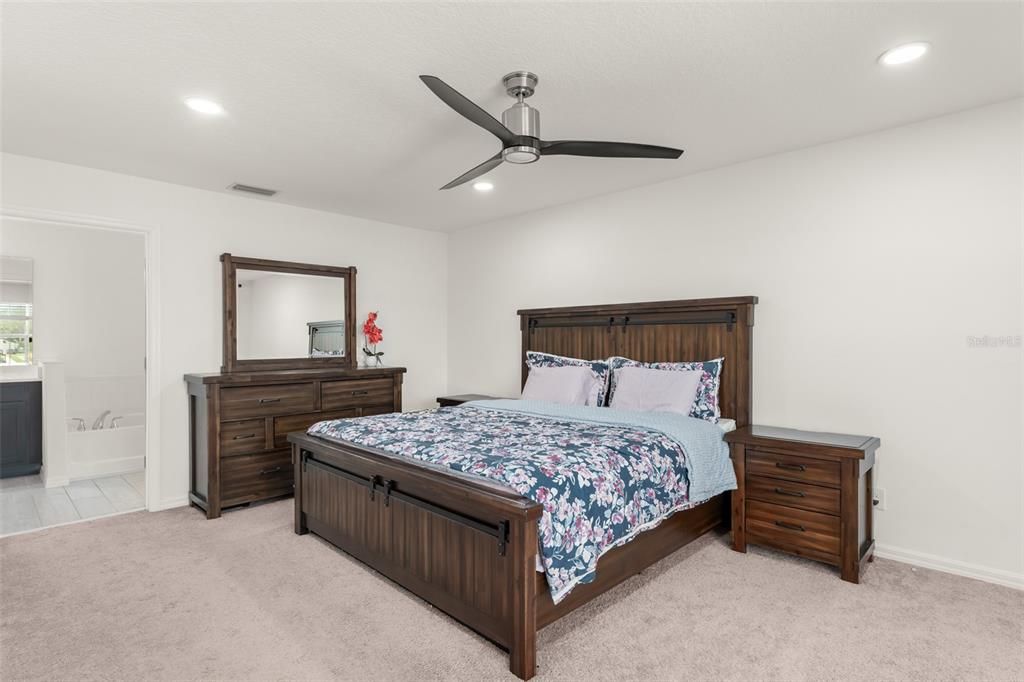 合同活跃: $579,000 (5 贝兹, 3 浴室, 3198 平方英尺)