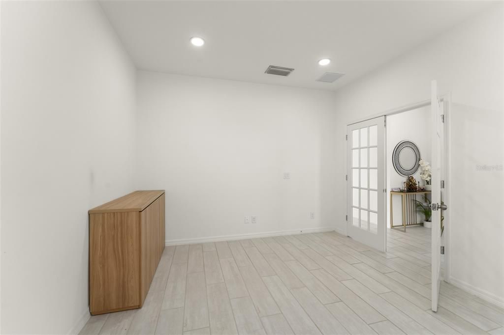 合同活跃: $579,000 (5 贝兹, 3 浴室, 3198 平方英尺)