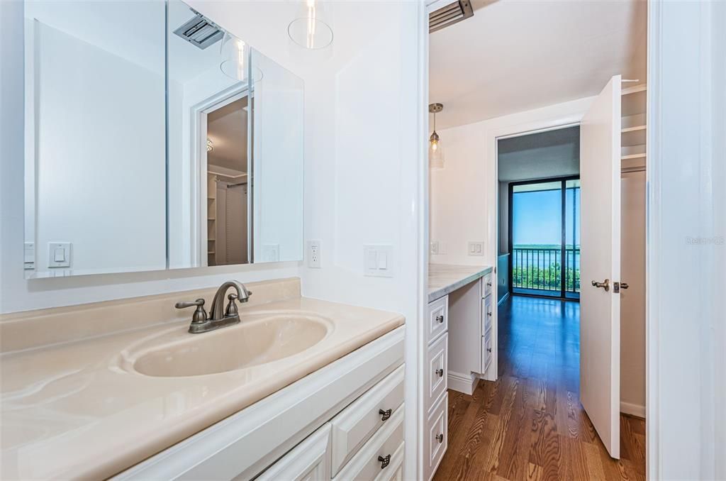 待售: $380,000 (2 贝兹, 2 浴室, 1290 平方英尺)