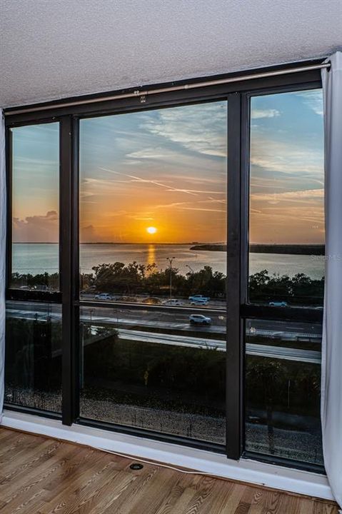 待售: $380,000 (2 贝兹, 2 浴室, 1290 平方英尺)