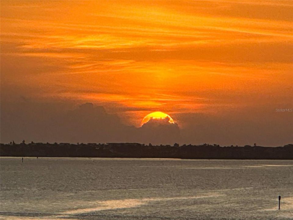 待售: $380,000 (2 贝兹, 2 浴室, 1290 平方英尺)