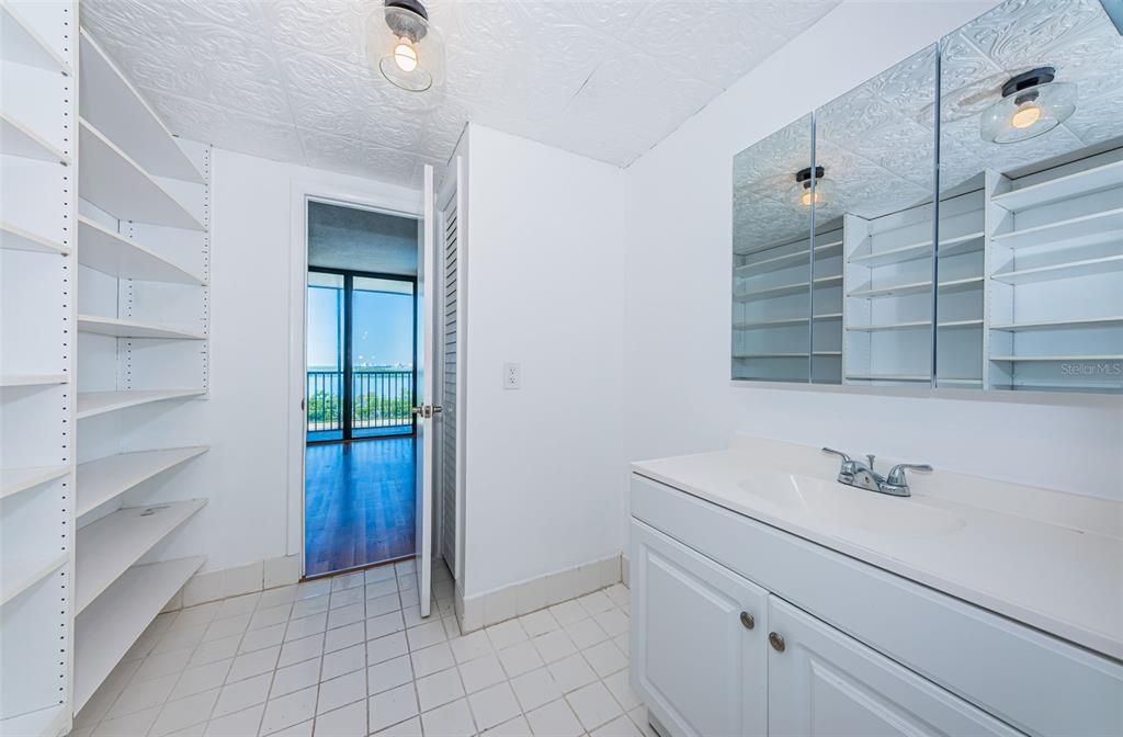 待售: $380,000 (2 贝兹, 2 浴室, 1290 平方英尺)