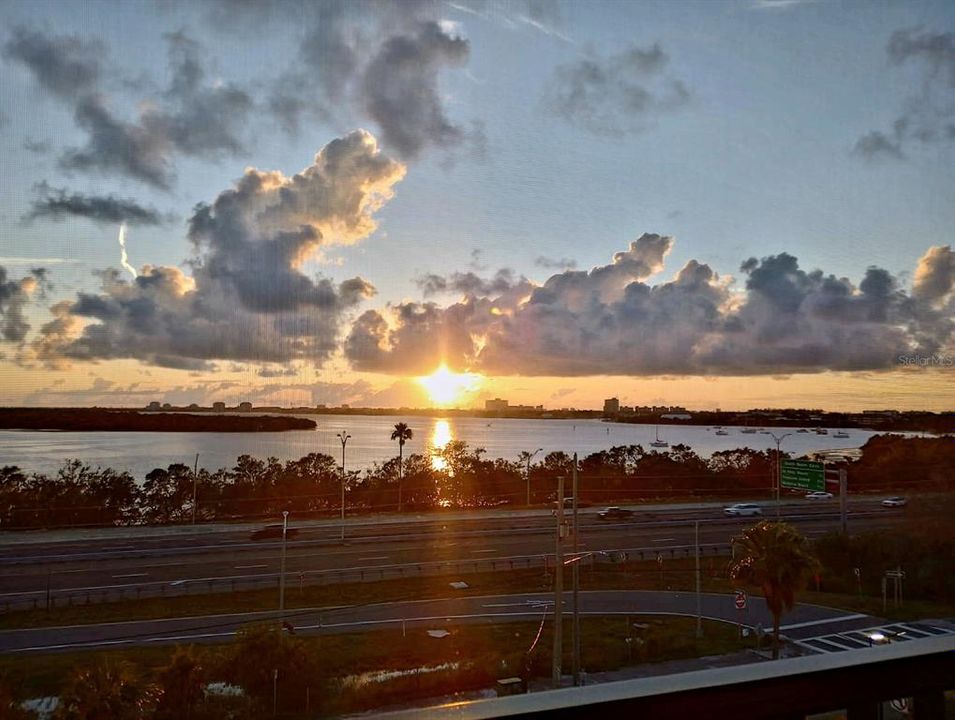 待售: $380,000 (2 贝兹, 2 浴室, 1290 平方英尺)