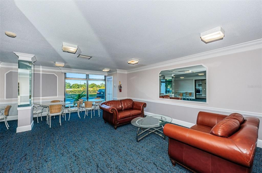 待售: $380,000 (2 贝兹, 2 浴室, 1290 平方英尺)