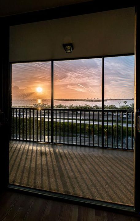 待售: $380,000 (2 贝兹, 2 浴室, 1290 平方英尺)