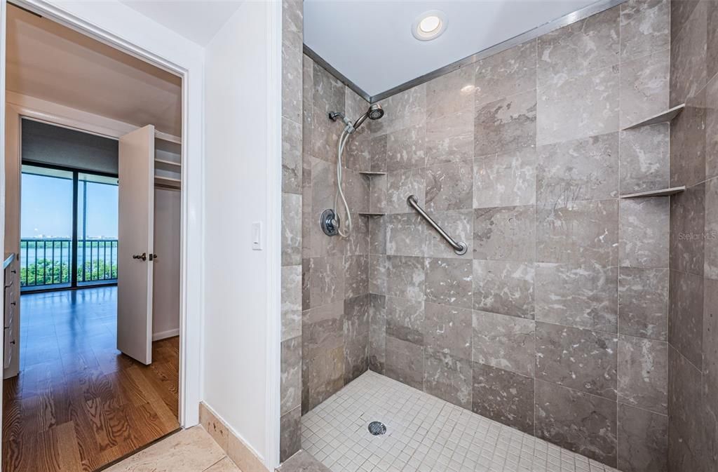 待售: $380,000 (2 贝兹, 2 浴室, 1290 平方英尺)