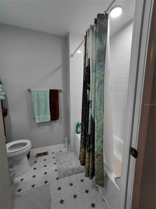 For Sale: $195,000 (3 beds, 2 baths, 1180 Square Feet)