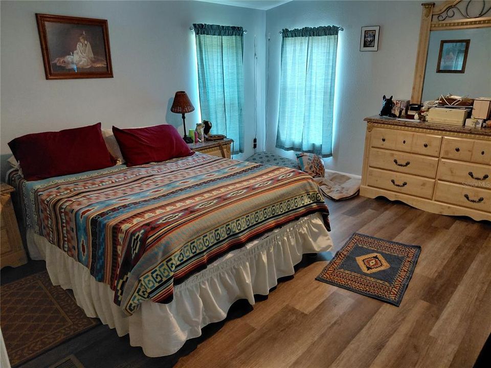 For Sale: $195,000 (3 beds, 2 baths, 1180 Square Feet)