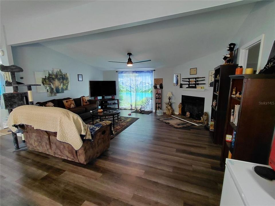 For Sale: $195,000 (3 beds, 2 baths, 1180 Square Feet)