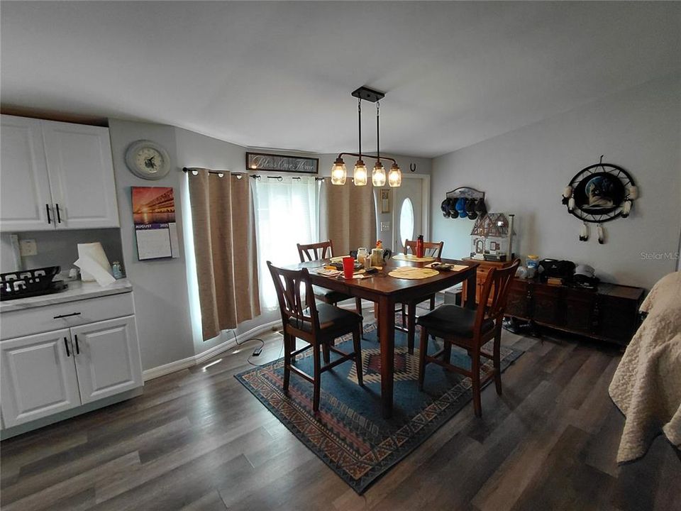 For Sale: $195,000 (3 beds, 2 baths, 1180 Square Feet)