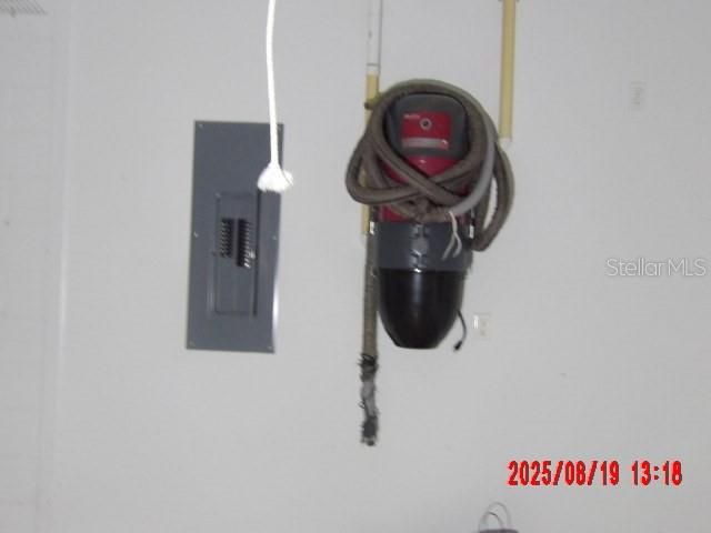 合同活跃: $395,000 (3 贝兹, 2 浴室, 1947 平方英尺)