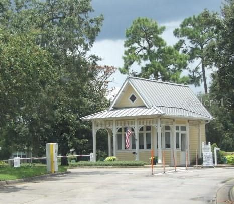 合同活跃: $395,000 (3 贝兹, 2 浴室, 1947 平方英尺)