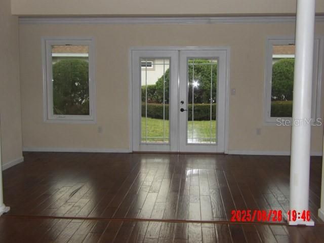 合同活跃: $395,000 (3 贝兹, 2 浴室, 1947 平方英尺)