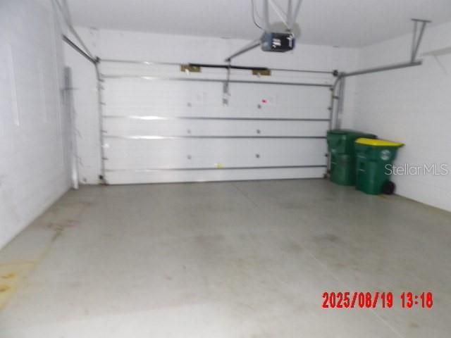 合同活跃: $395,000 (3 贝兹, 2 浴室, 1947 平方英尺)