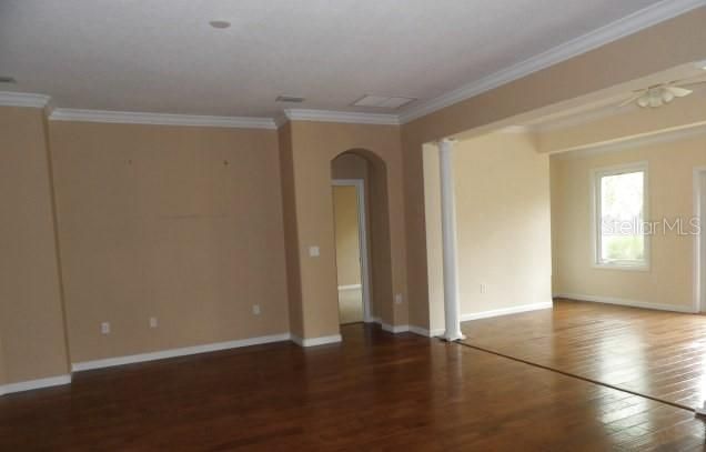 合同活跃: $395,000 (3 贝兹, 2 浴室, 1947 平方英尺)