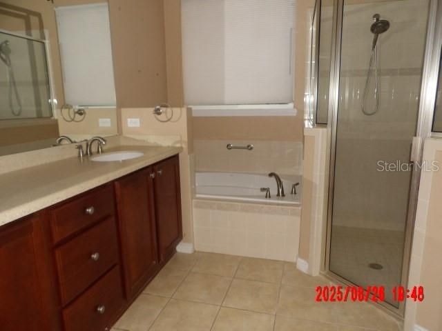 合同活跃: $395,000 (3 贝兹, 2 浴室, 1947 平方英尺)