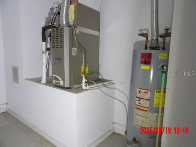 合同活跃: $395,000 (3 贝兹, 2 浴室, 1947 平方英尺)