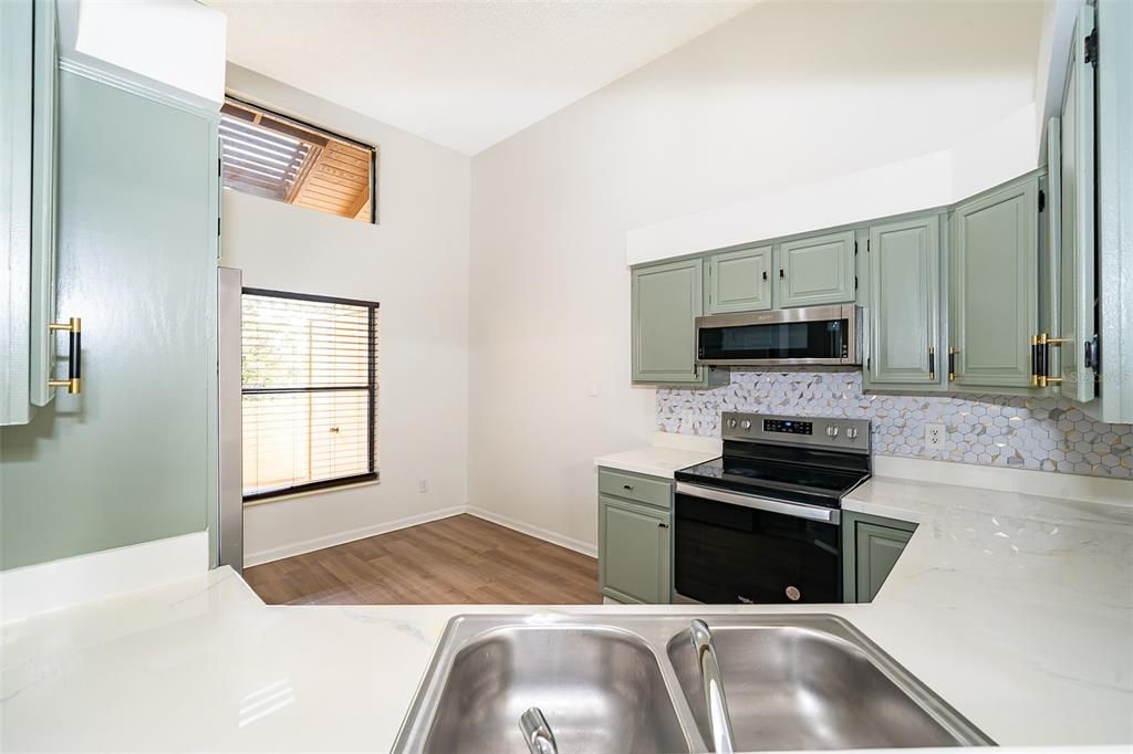Active With Contract: $2,500 (3 beds, 2 baths, 1460 Square Feet)