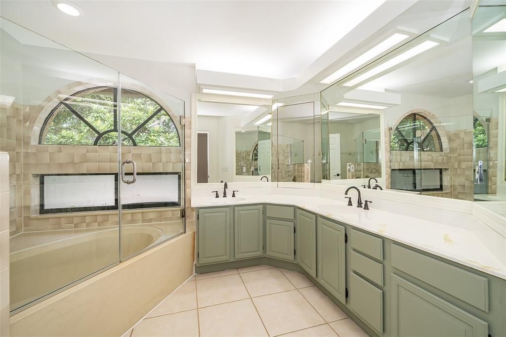 Active With Contract: $2,500 (3 beds, 2 baths, 1460 Square Feet)