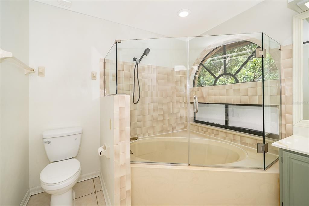 Active With Contract: $2,500 (3 beds, 2 baths, 1460 Square Feet)