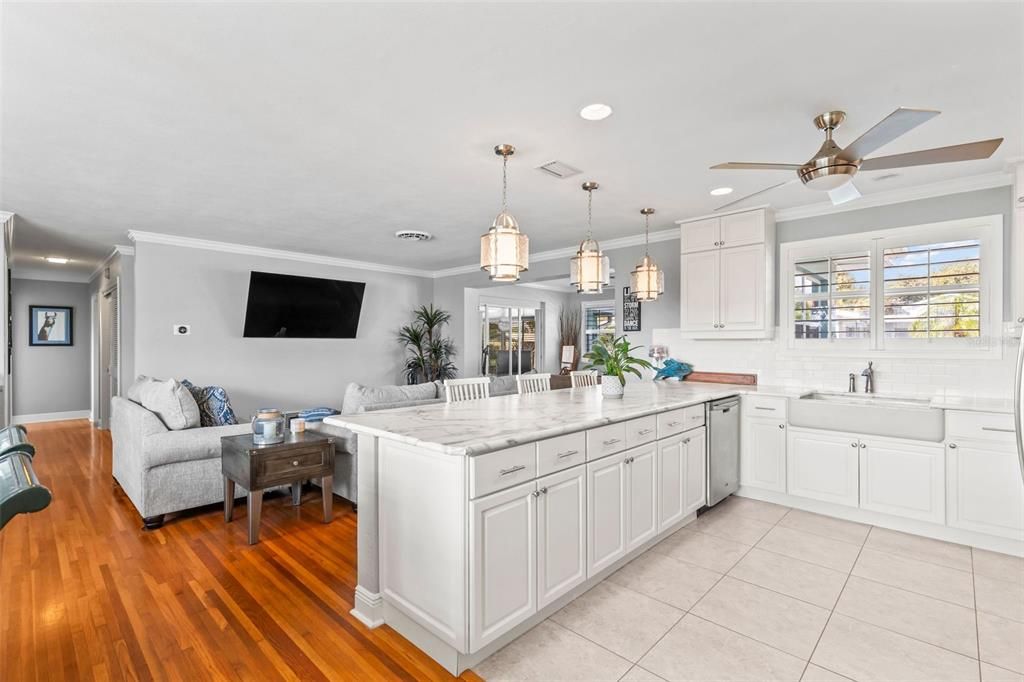 En Venta: $589,000 (3 camas, 2 baños, 1972 Pies cuadrados)